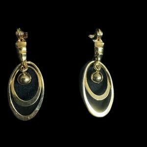 Elegant Gold earrings MONET